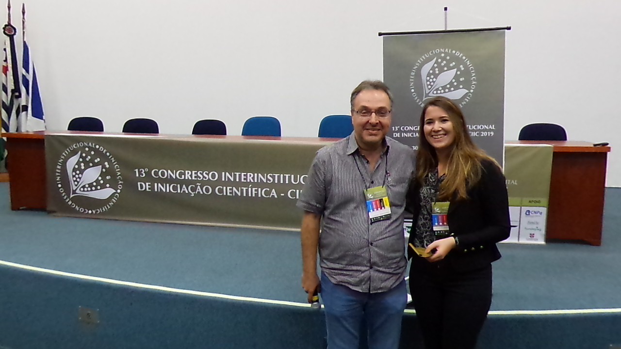 A bolsista Thaís Scorsato Galvin, graduanda em medicina veterinária pela Faculdade de Americana (FAM), orientada pelo pesquisador Waldssimiler Teixeira de Mattos, recebeu o Prêmio
